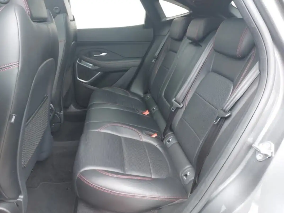 2020-jaguar-e-pace-20-i4d-chequered-flag-180ps-big-5