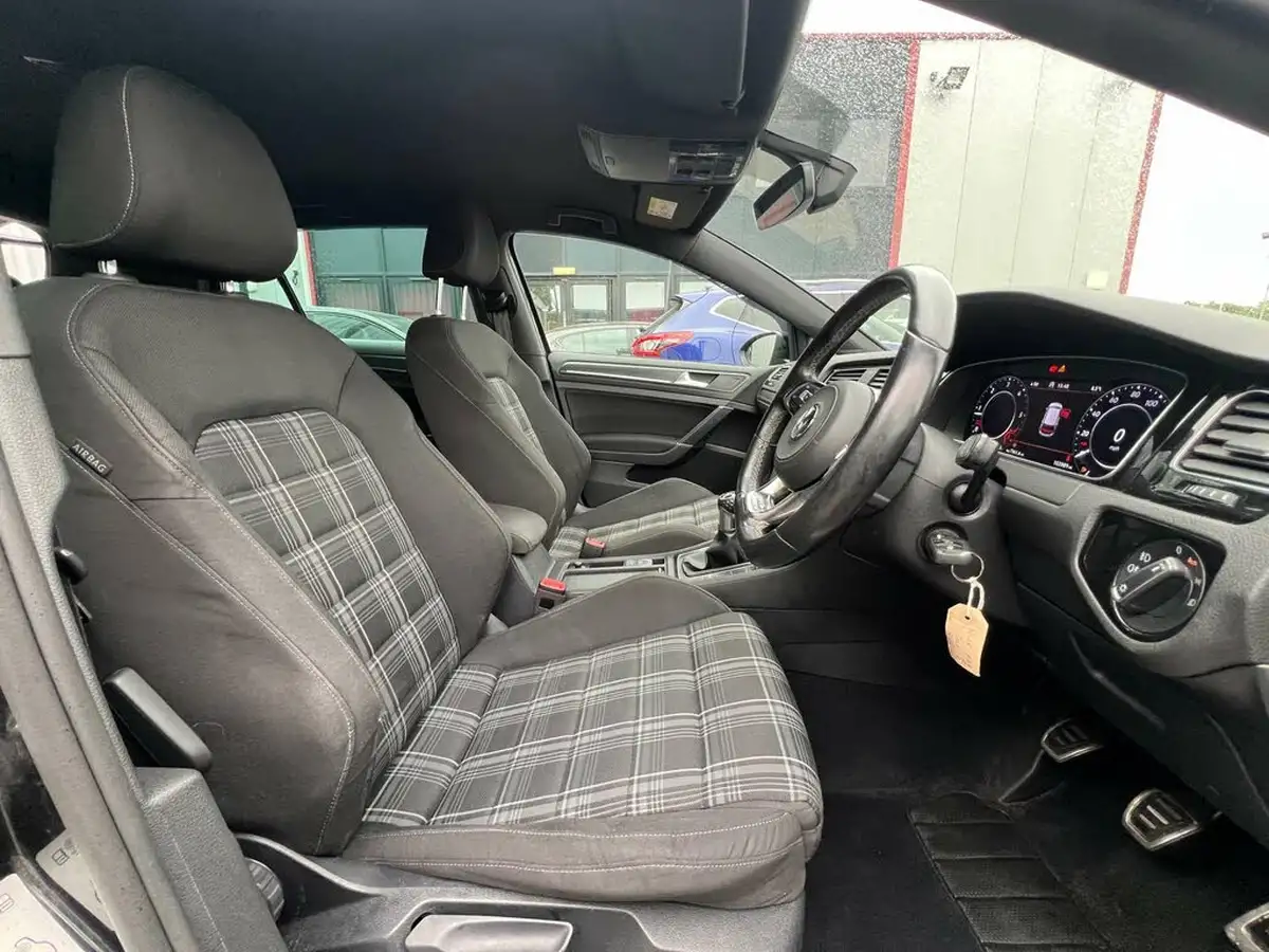 2018-volkswagen-golf-20tdi-gtd-hatchback-5d-big-20