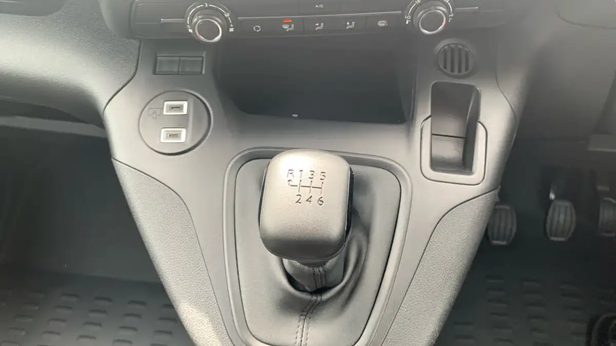 2024-citroen-berlingo-big-19