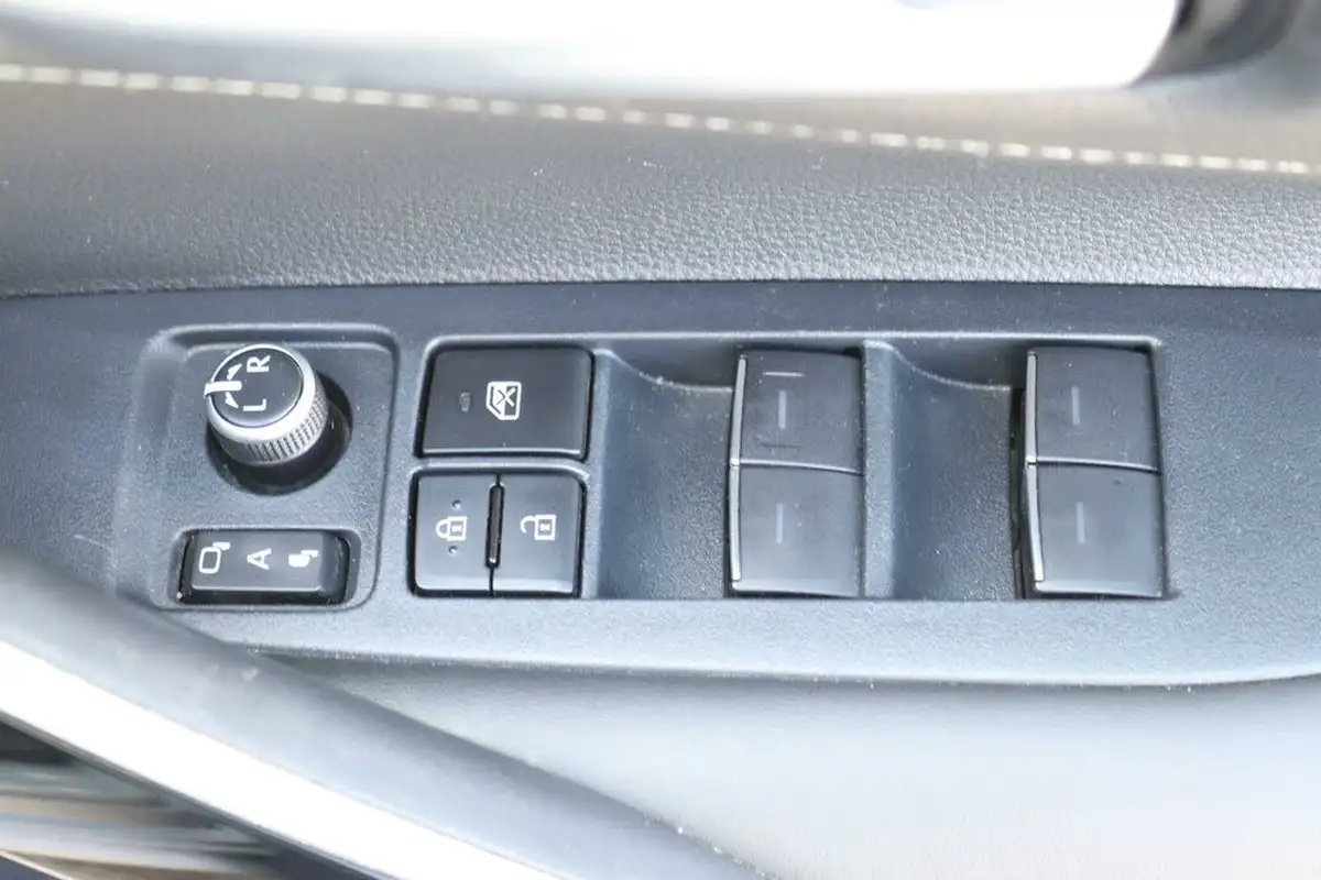 2021-toyota-corolla-20-vvt-i-design-spare-wheel-touring-sports-big-12