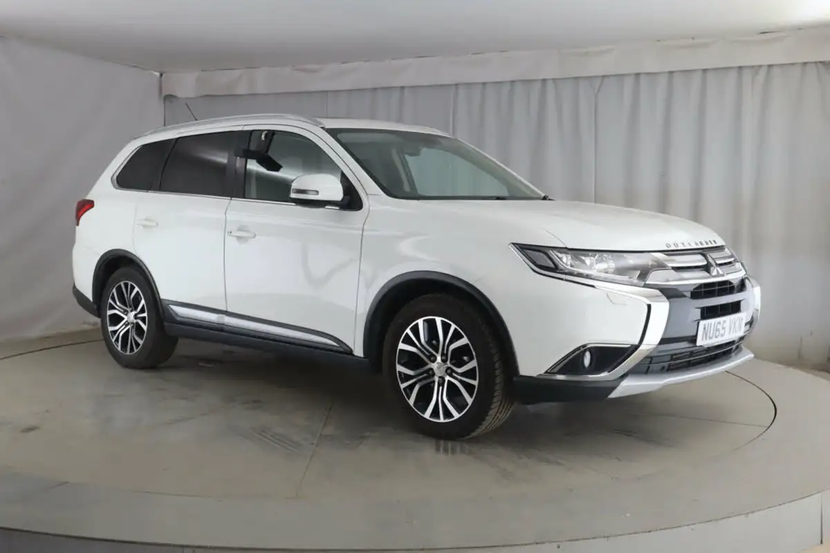 2015-mitsubishi-outlander-22di-d-gx4-big-0