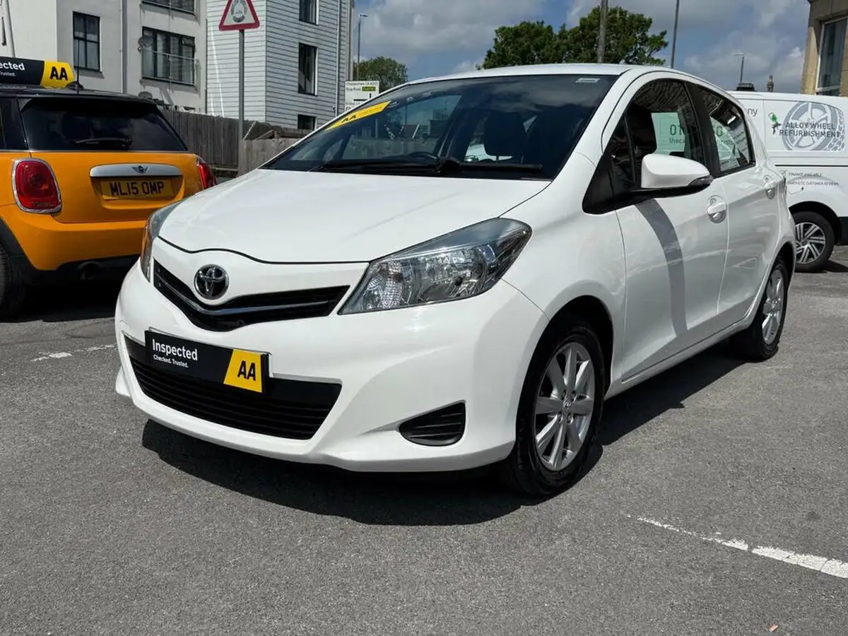 2012-toyota-yaris-133-tr-vvt-i-5d-big-5