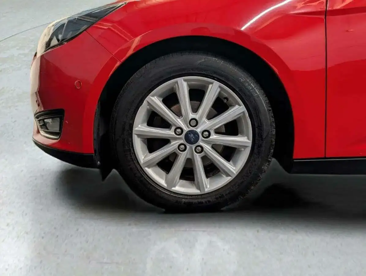 2015-ford-focus-10-titanium-t-125ps-hatchback-big-52