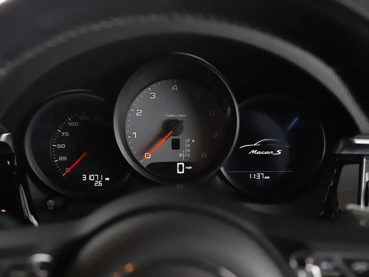 2021-porsche-macan-30-s-big-41
