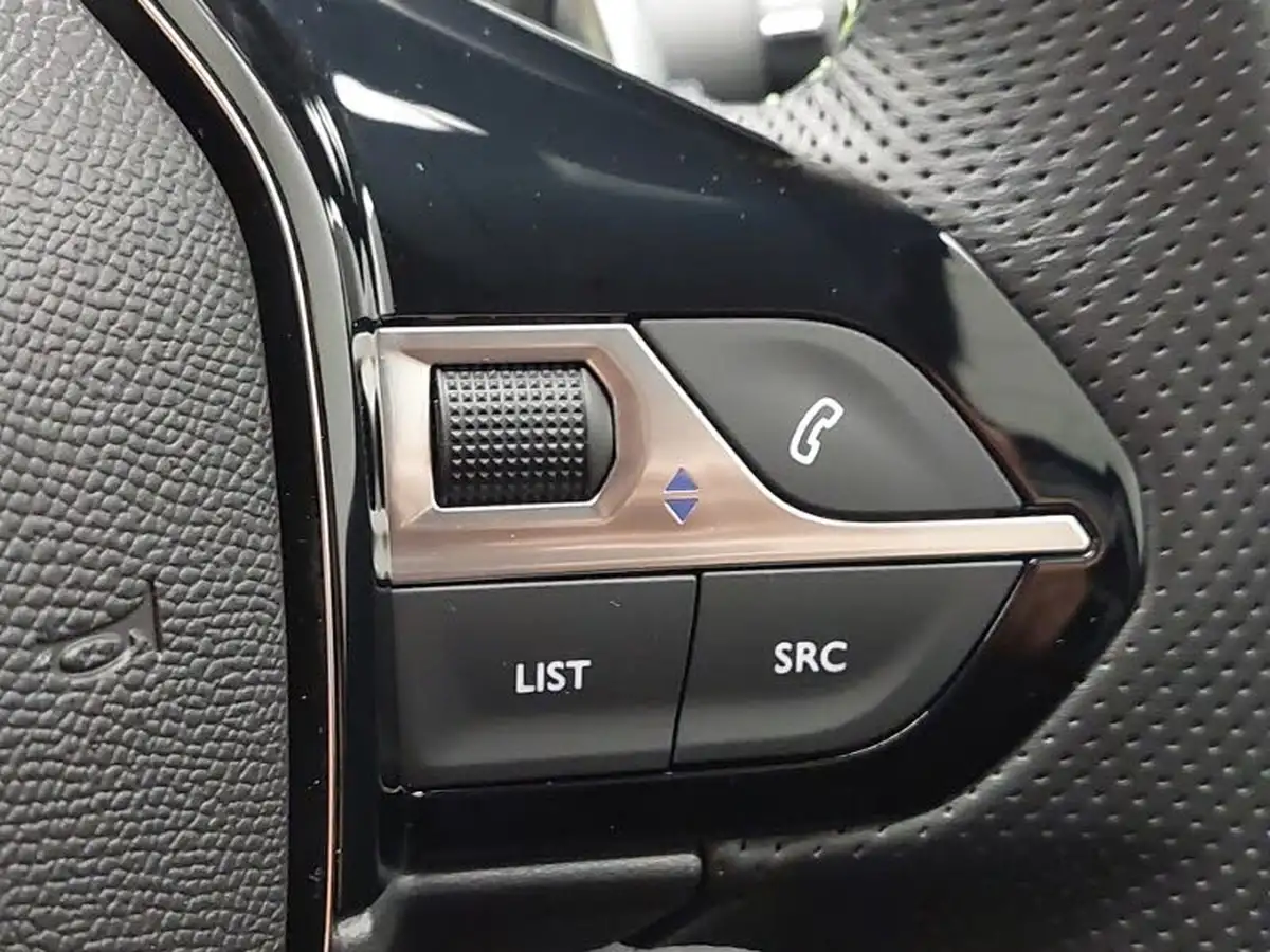 2024-peugeot-2008-suv-12-puretech-gt-130ps-eat8-big-18