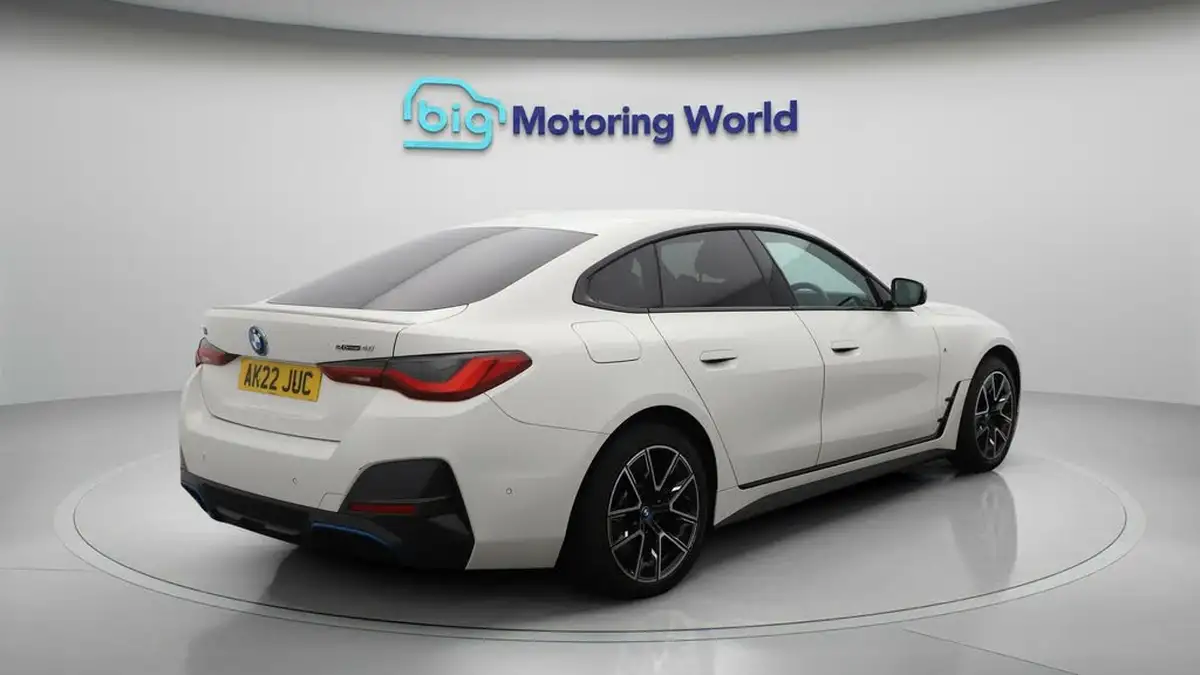 2022-bmw-i4-e-edrive40-m-sport-big-7