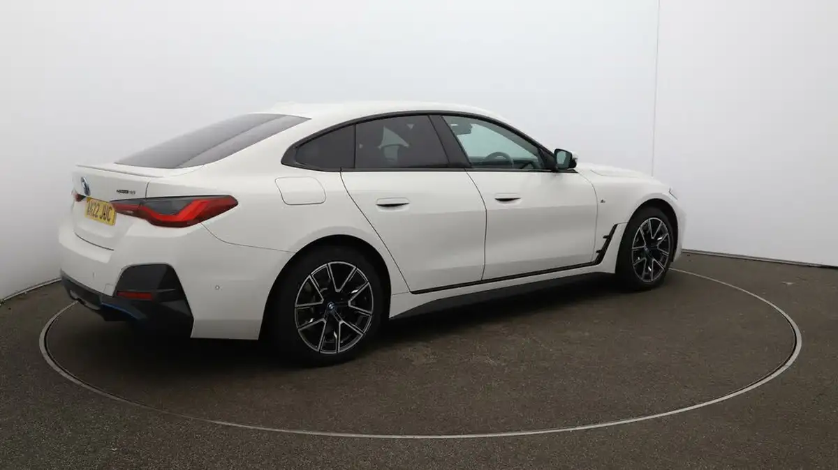 2022-bmw-i4-e-edrive40-m-sport-big-47