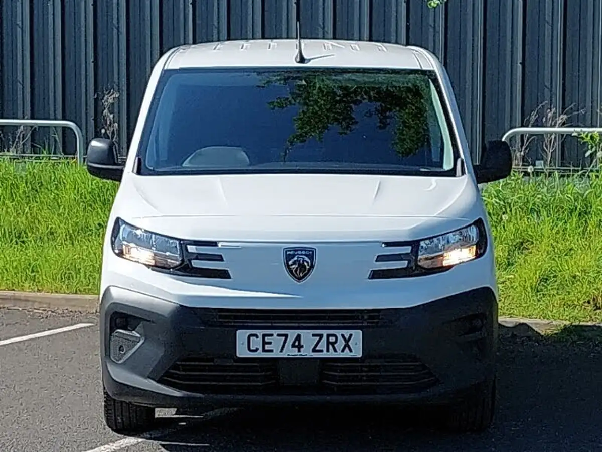 2024-peugeot-partner-15-bluehdi-professional-100pseu6d-big-12