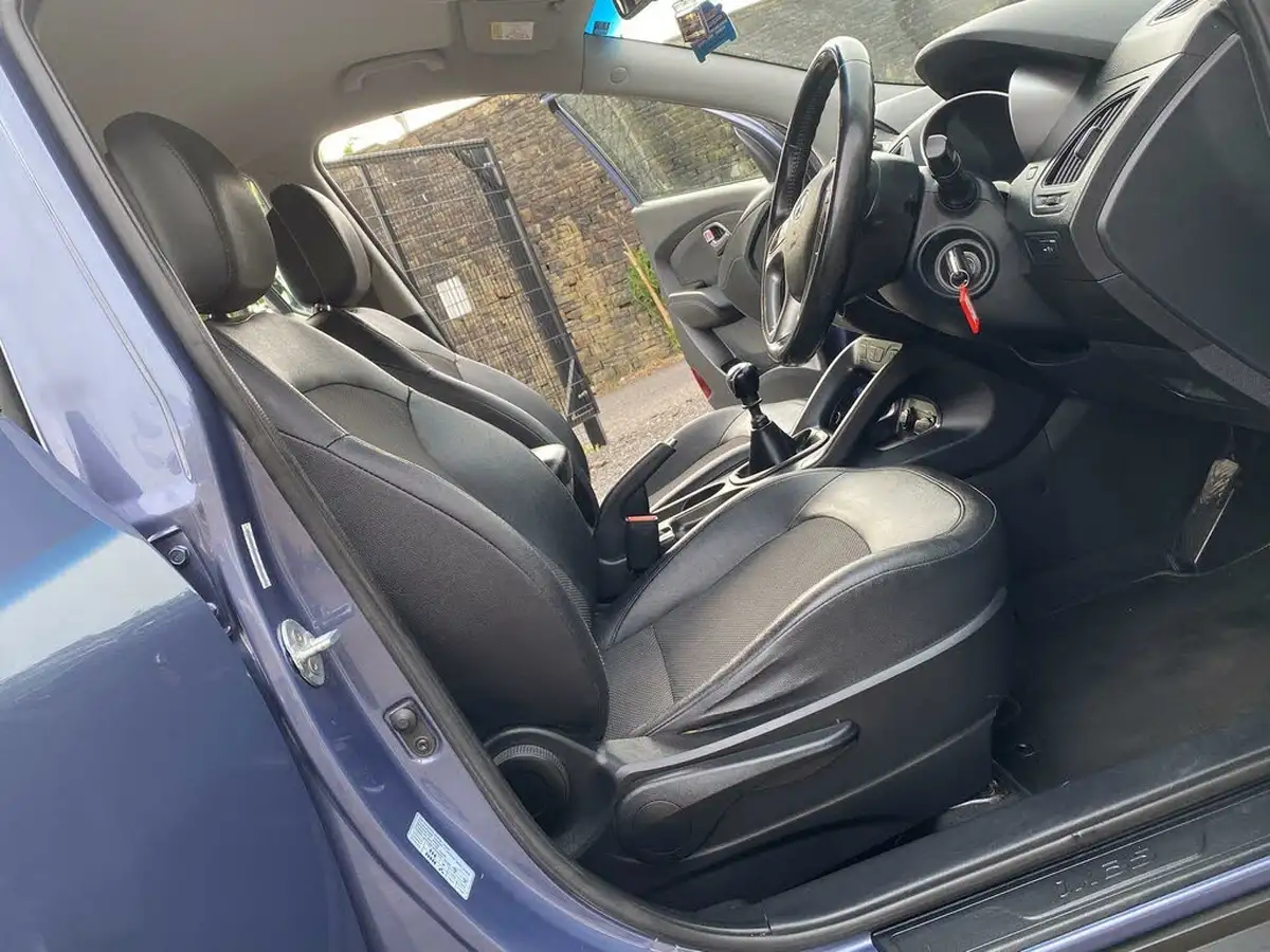 2013-hyundai-ix35-17td-se-nav-big-16