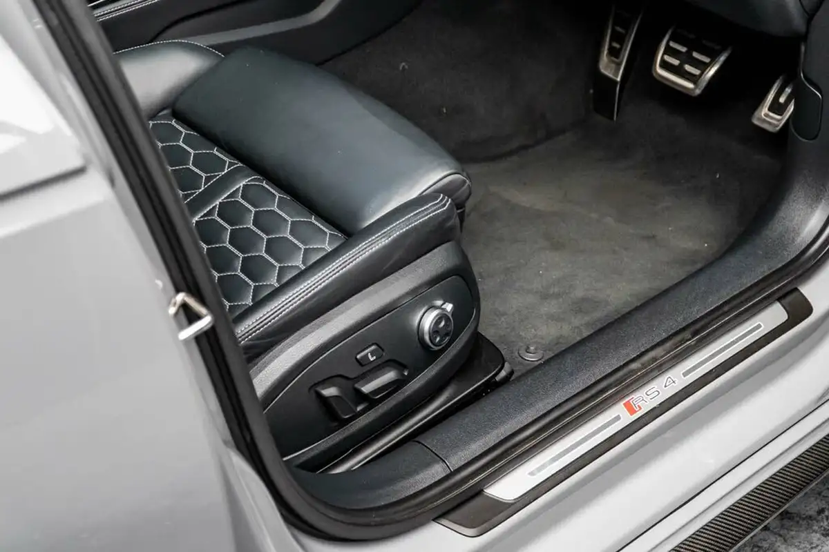 2023-audi-rs4-avant-29-tfsi-carbon-black-big-41