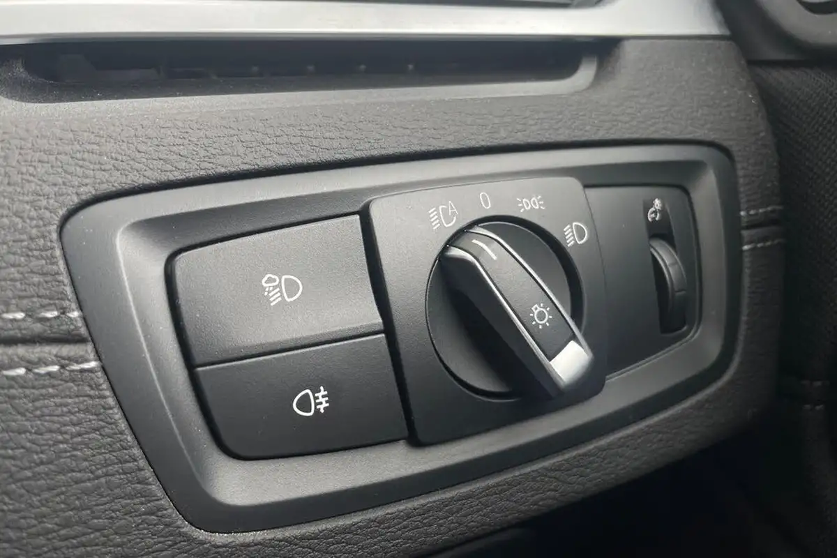 2021-bmw-x2-15-sdrive18i-sport-dct-big-32