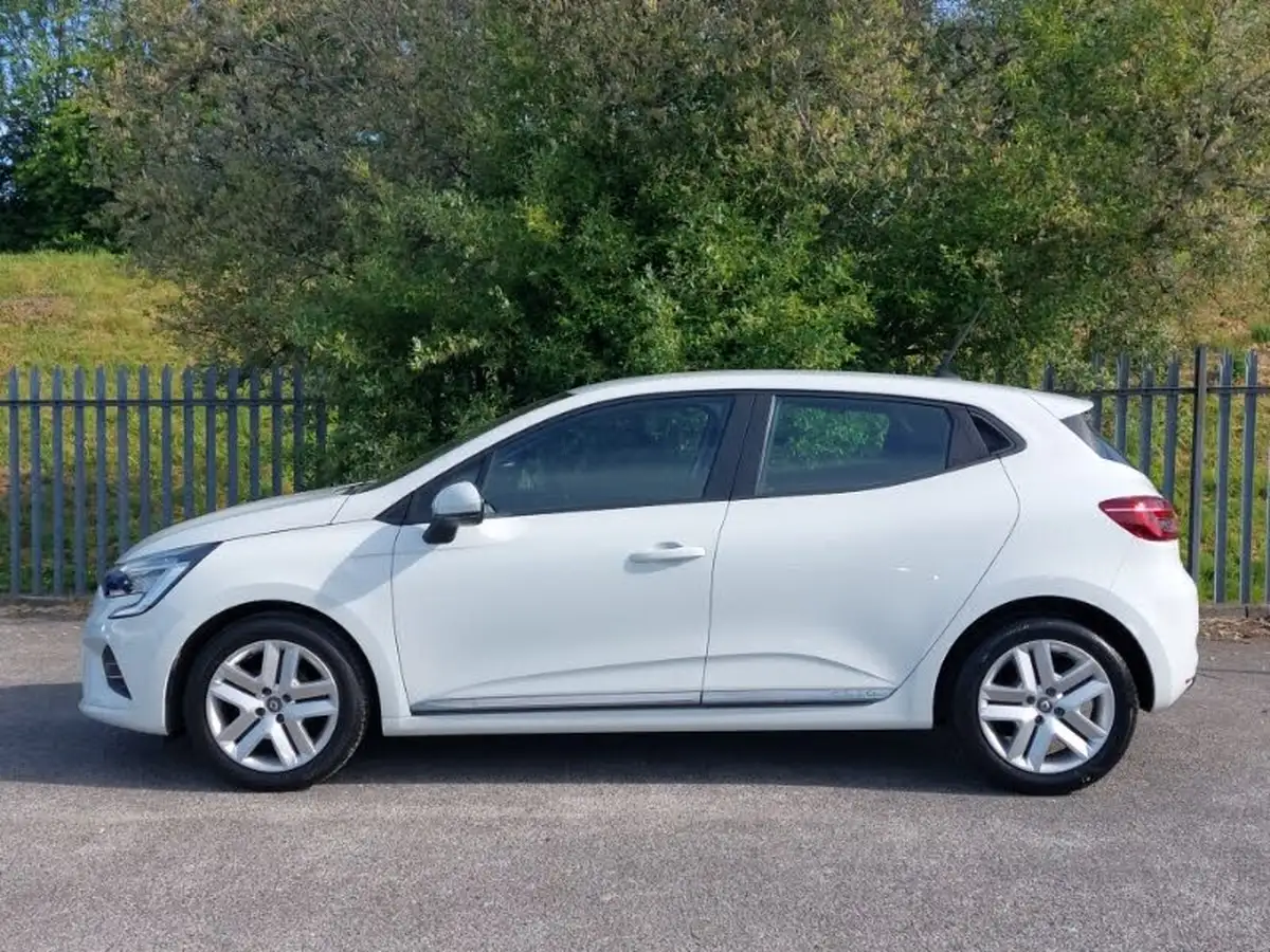 2021-renault-clio-10-sce-play-75bhp-big-3