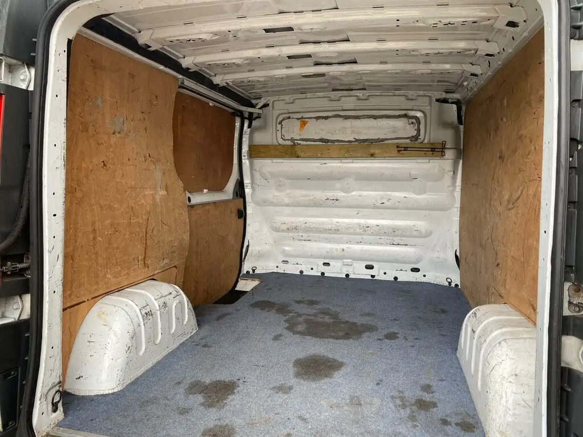 2009-renault-trafic-20td-sl27dci-115-panel-van-big-35