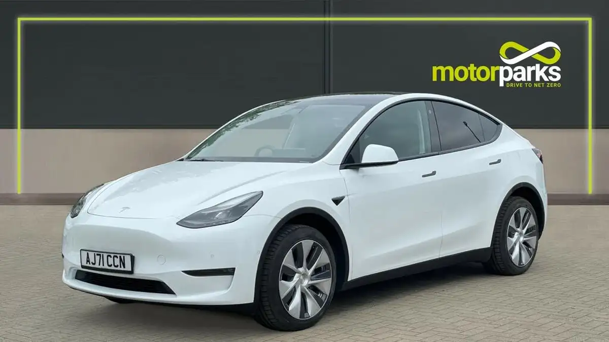 2022-tesla-model-y-e-long-range-big-6