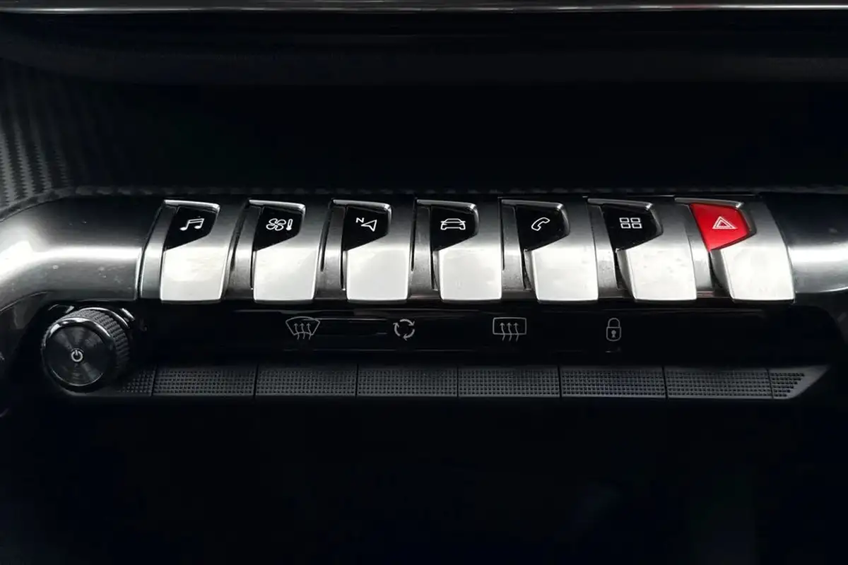 2022-peugeot-3008-suv-12-puretech-active-premium-big-37