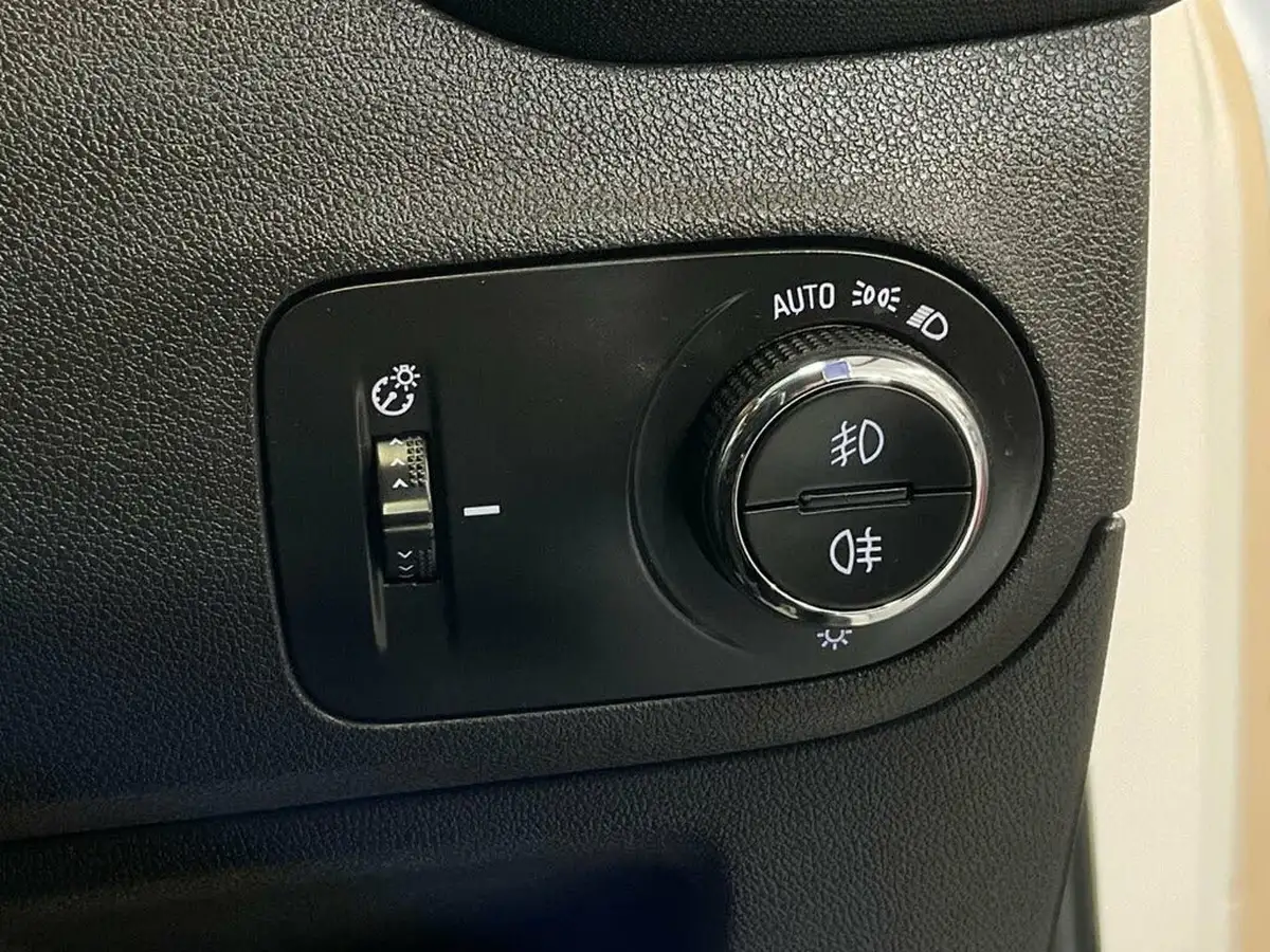 2021-vauxhall-crossland-12-sri-nav-130ps-big-35