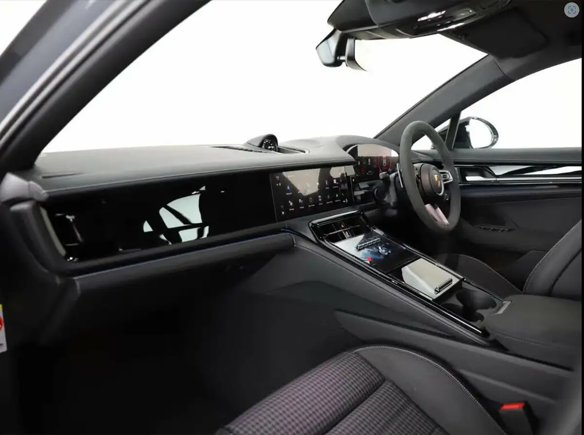 2025-porsche-panamera-30-4-353ps-hatchback-big-3