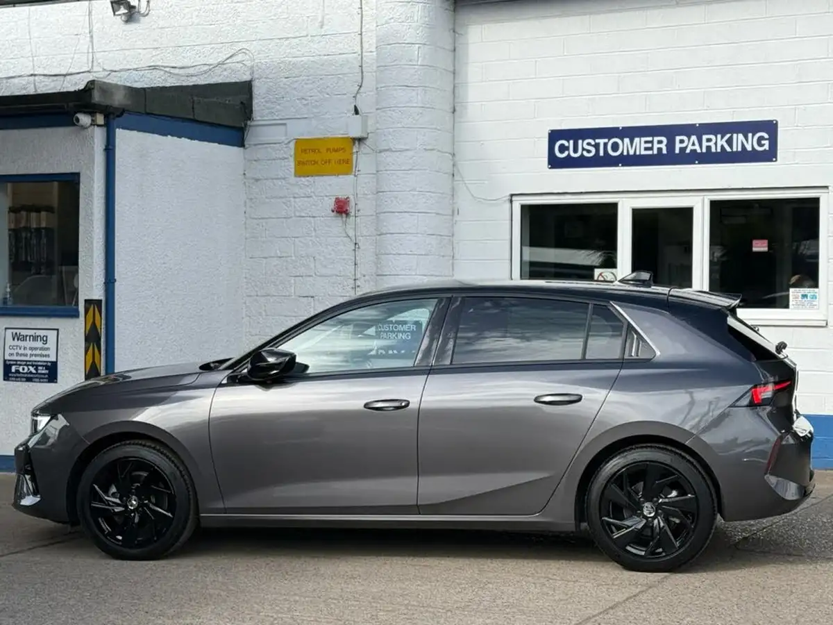 2024-vauxhall-astra-12-turbo-gs-130ps-hatchback-big-2