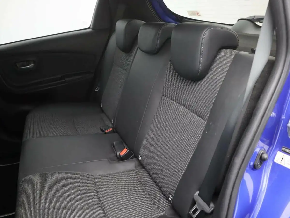 2018-toyota-yaris-15-vvt-i-excel-hybrid-15in-alloys-big-9