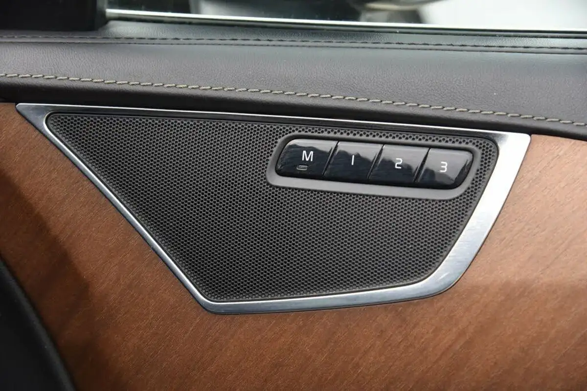 2016-volvo-xc90-20td-d5-inscription-big-21