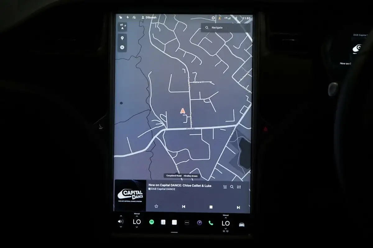 2018-tesla-model-s-e-75d-big-30