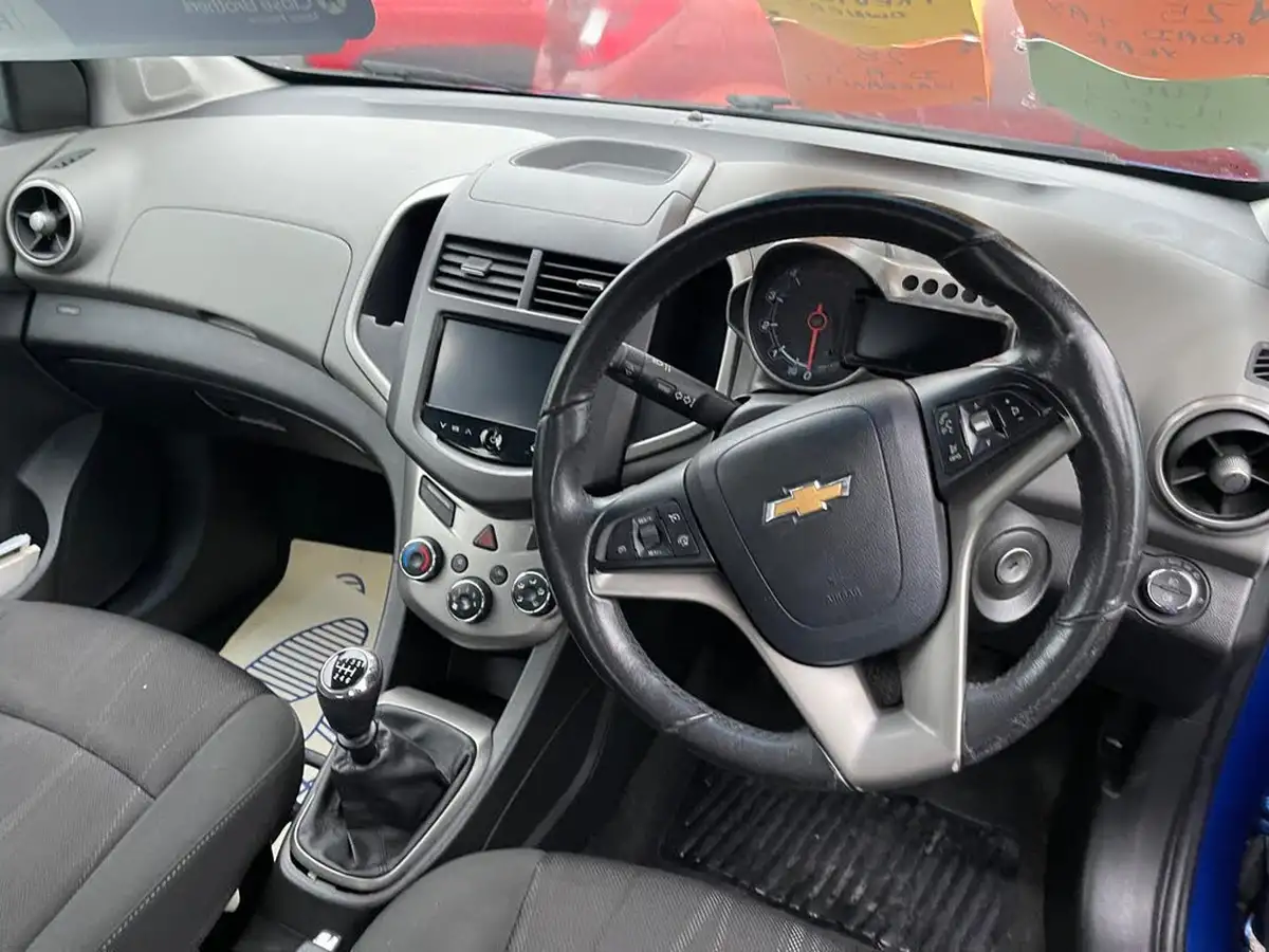 2013-chevrolet-aveo-13td-ltz-ss-big-11