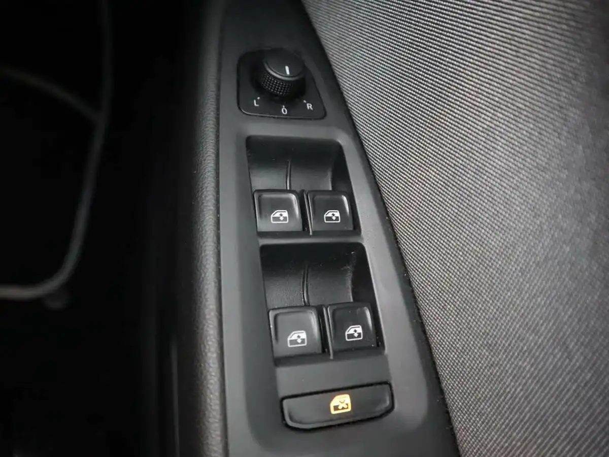 2018-seat-leon-12-tsi-se-dynamic-technology-hatchback-big-32