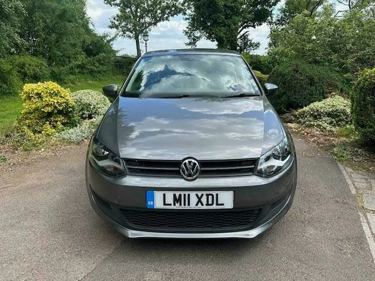 2011-volkswagen-polo-14-se-85ps-3d-big-2