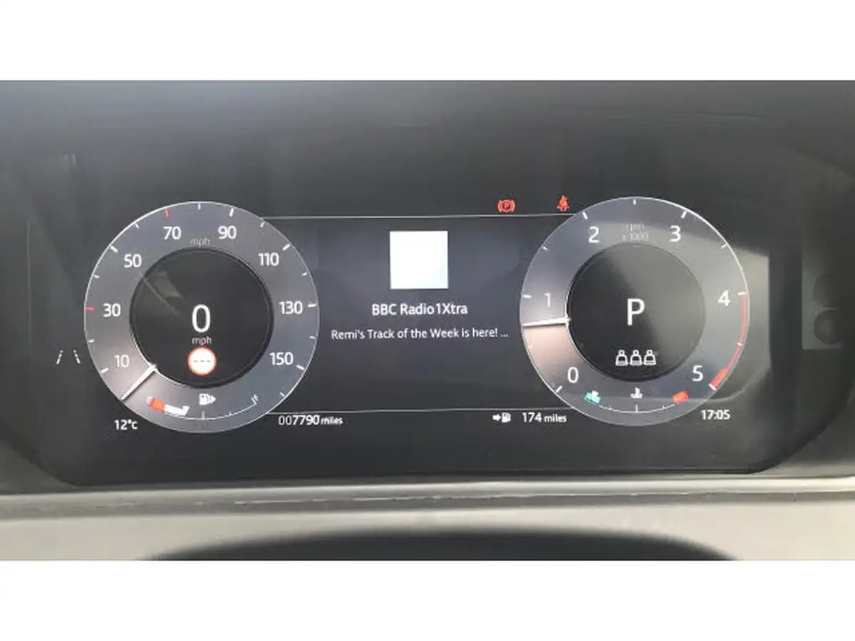2024-land-rover-range-rover-velar-20-d200-dynamic-se-big-15