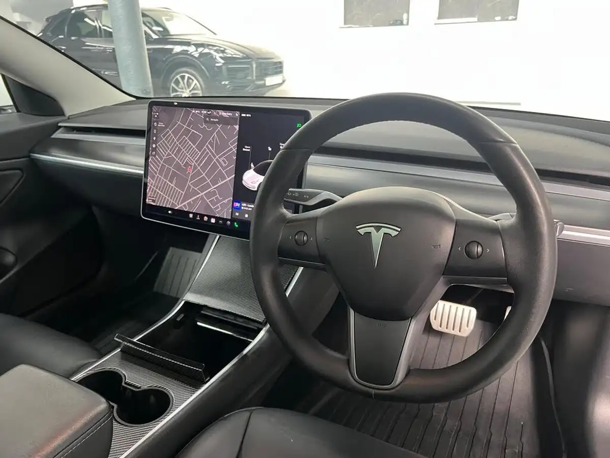 2020-tesla-model-3-e-performance-big-14