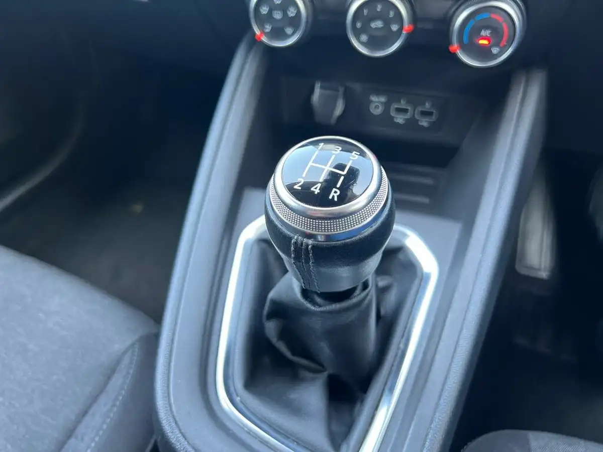 2019-renault-clio-10-sce-iconic-big-18
