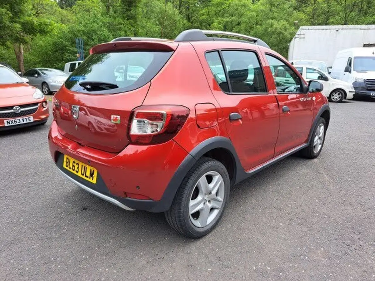 2013-dacia-sandero-stepway-09-laureate-big-3