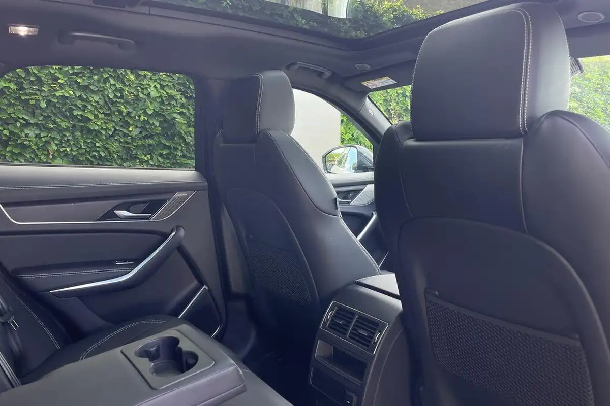 2023-jaguar-f-pace-20-d200-r-dynamic-se-black-big-38