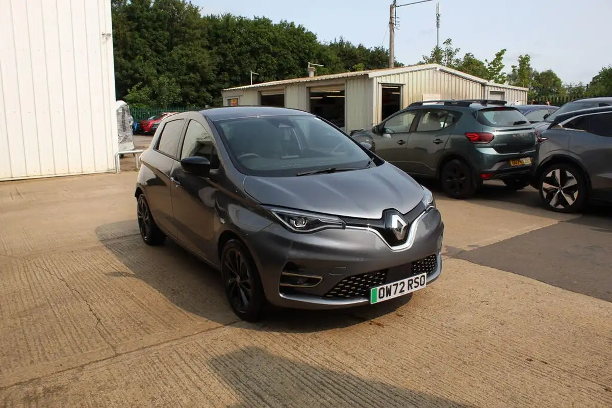 2022-renault-zoe-e-iconic-135ps-r135ze50-boost-charge-big-1