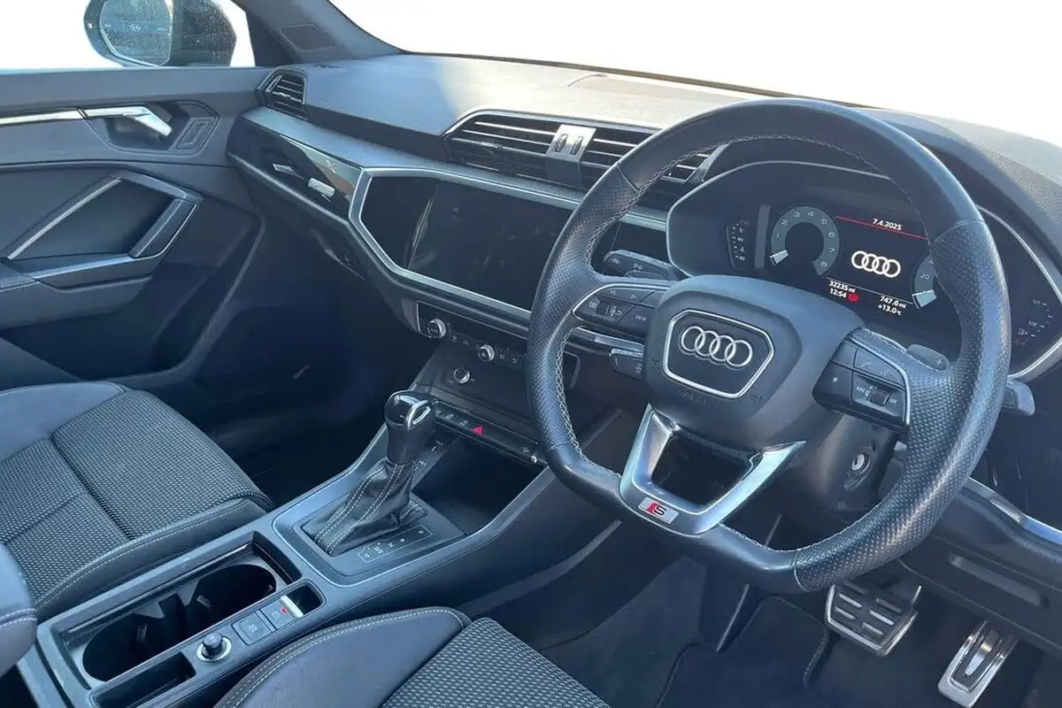 2022-audi-q3-15-35-tfsi-black-edition-codcomfort-sound-pack-station-wagon-big-6