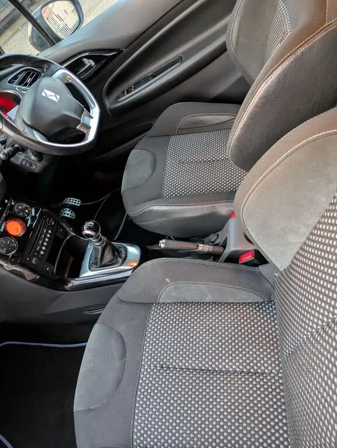 2012-citroen-ds3-16e-hdi-dsport-big-29