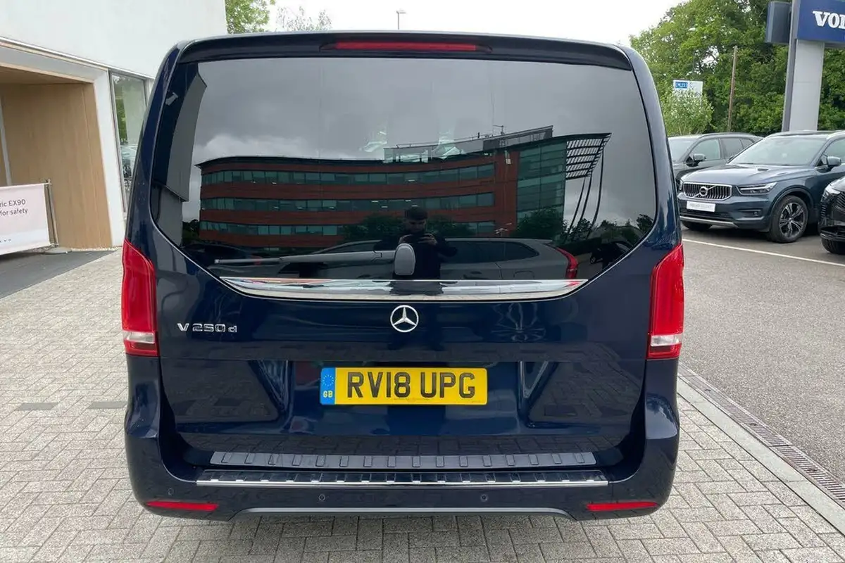 2018-mercedes-benz-v-class-21d-v250d-extra-long-amg-line-big-7