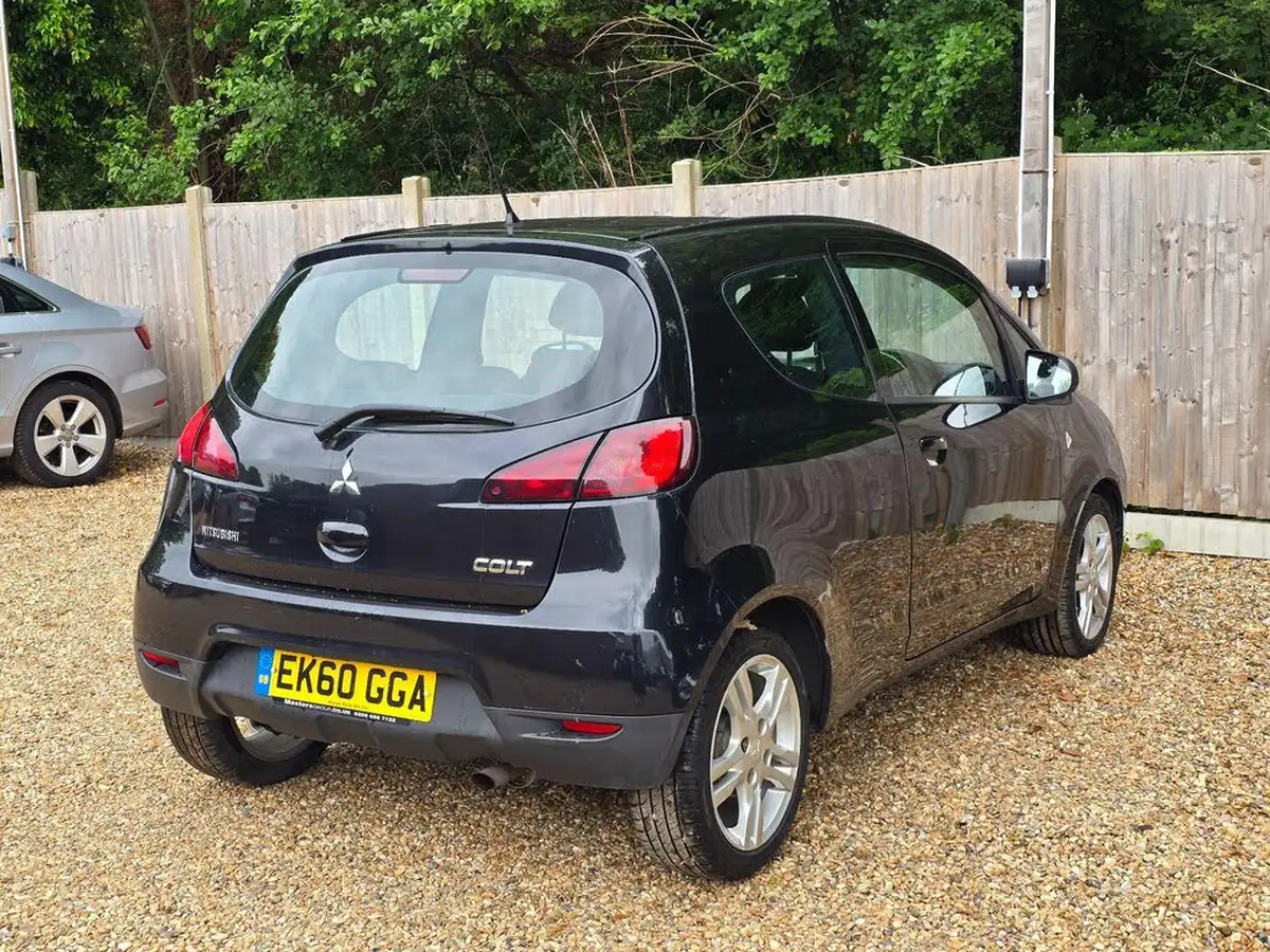2010-mitsubishi-colt-13-cz2-3d-amt-big-2