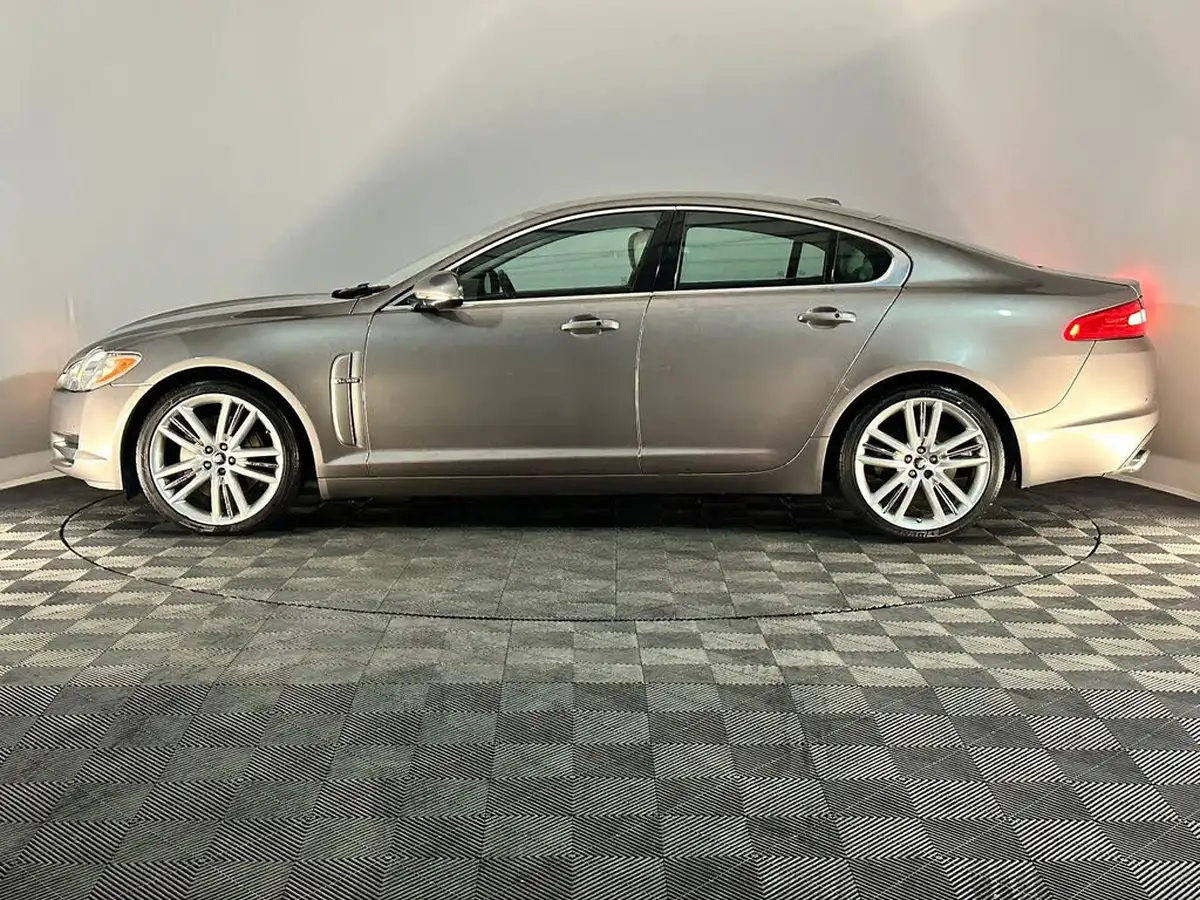 2010-jaguar-xf-30td-portfolio-big-4