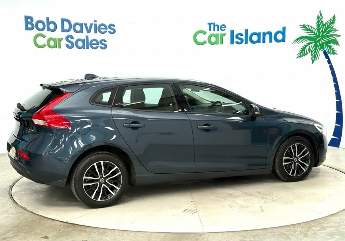 2018-volvo-v40-20-t2-momentum-nav-plus-big-8