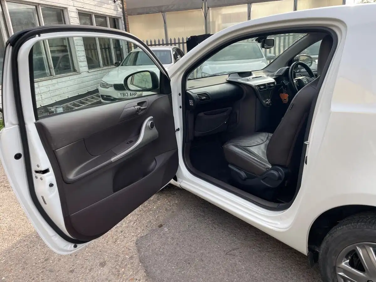 2009-toyota-iq-10-2-big-17