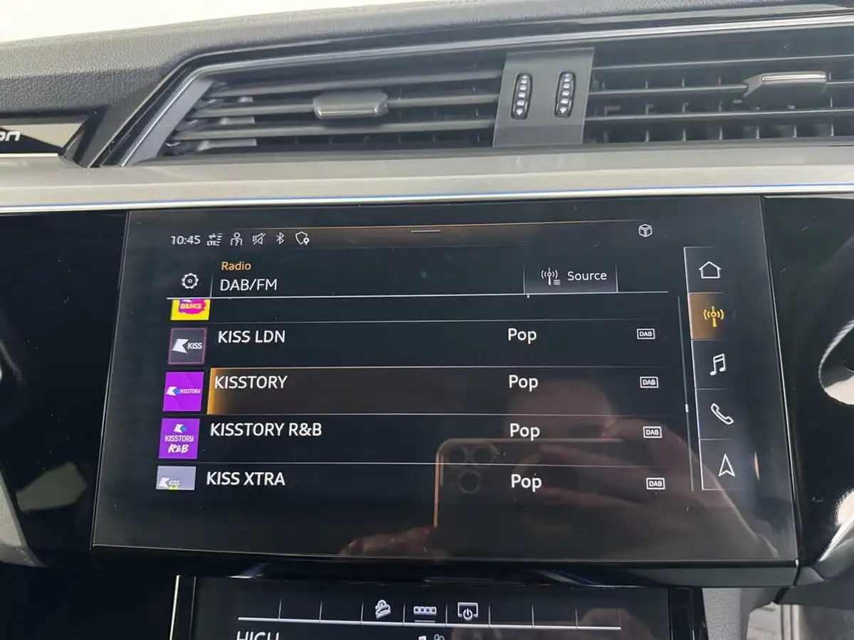 2021-audi-e-tron-e-station-wagon-big-37