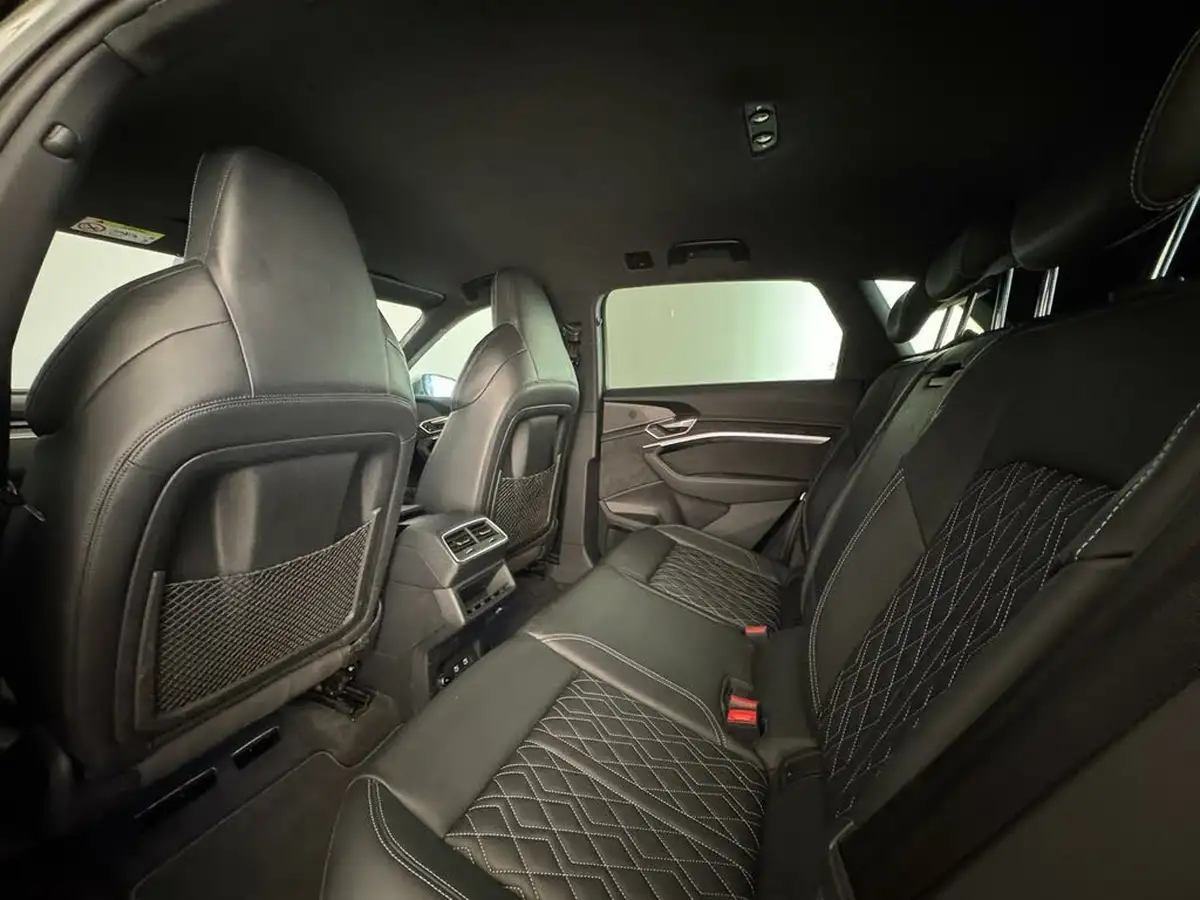 2021-audi-e-tron-e-station-wagon-big-13