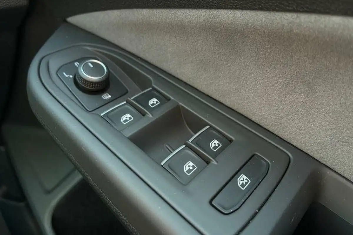 2022-volkswagen-golf-15-etsi-r-line-150ps-hatchback-big-15