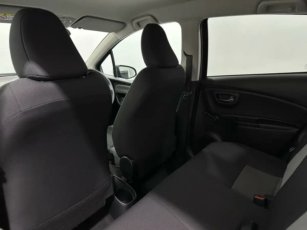 2017-toyota-yaris-15-vvt-i-design-panoramic-roof-1497cc-big-34