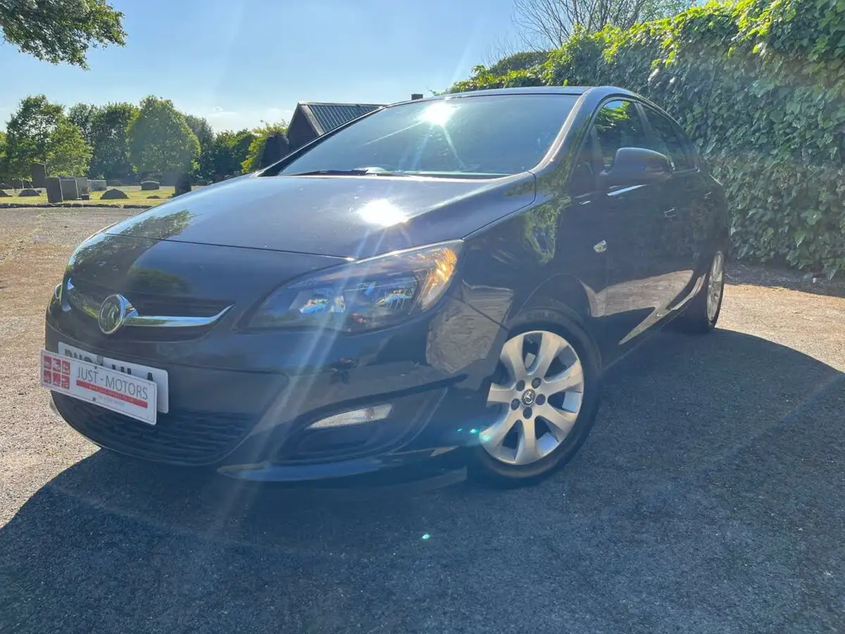2014-vauxhall-astra-16-design-hatchback-big-52
