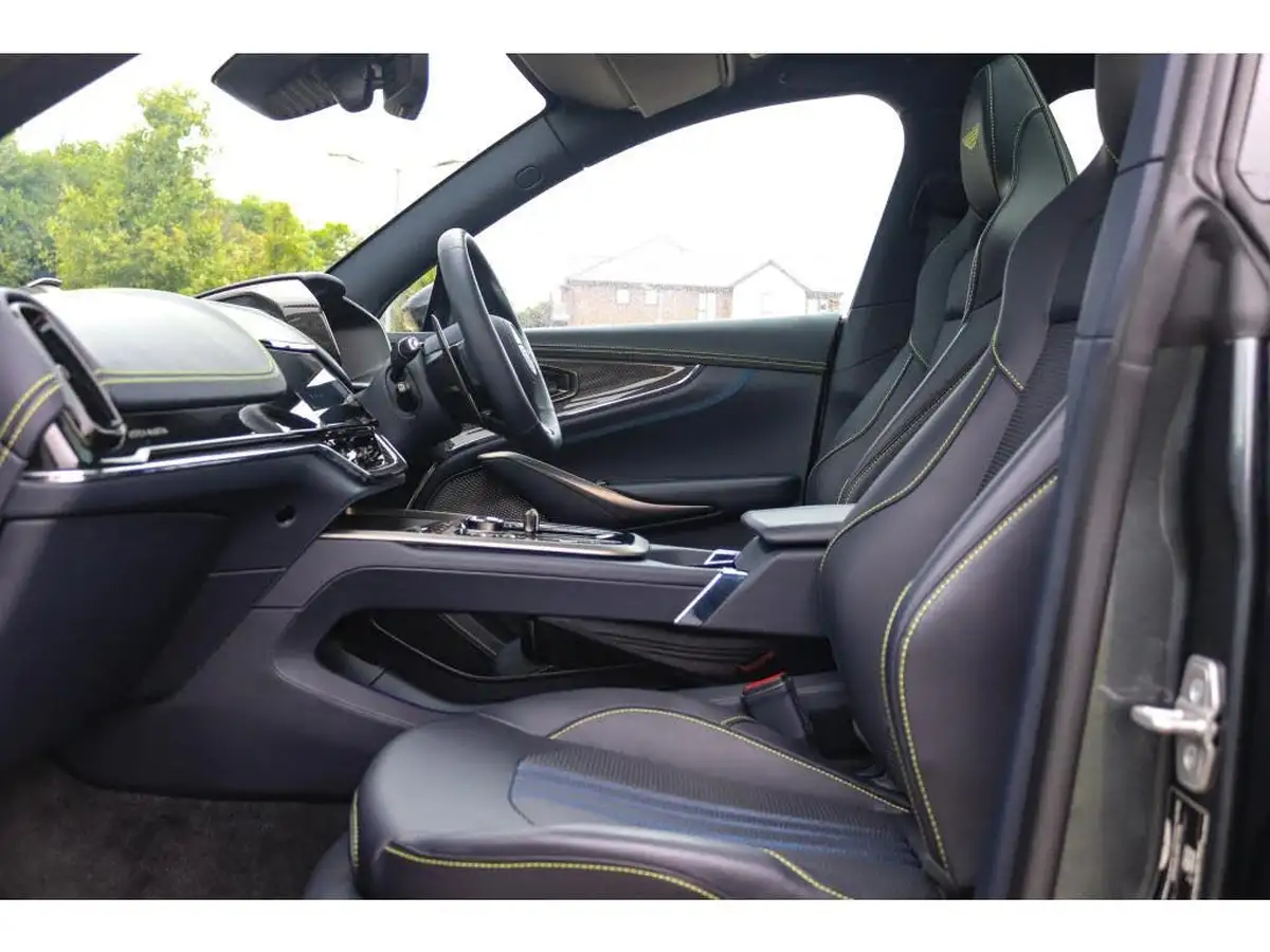 2024-aston-martin-dbx-40-v8-big-28
