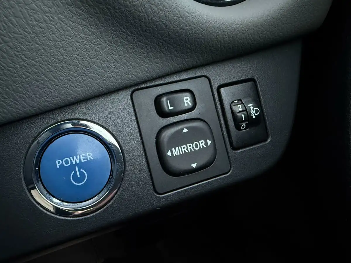 2018-toyota-yaris-15-vvt-i-icon-tech-98bhp-hybrid-1497cc-e-cvt-big-59