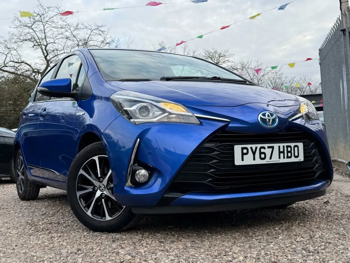 2018-toyota-yaris-15-vvt-i-icon-tech-98bhp-hybrid-1497cc-e-cvt-big-12