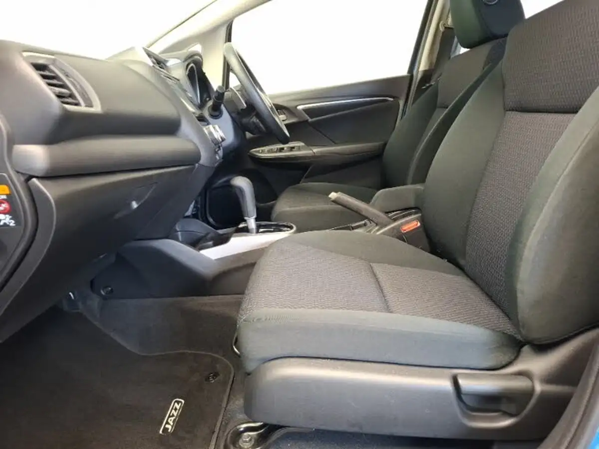 2019-honda-jazz-13-i-vtec-se-cvt-big-4